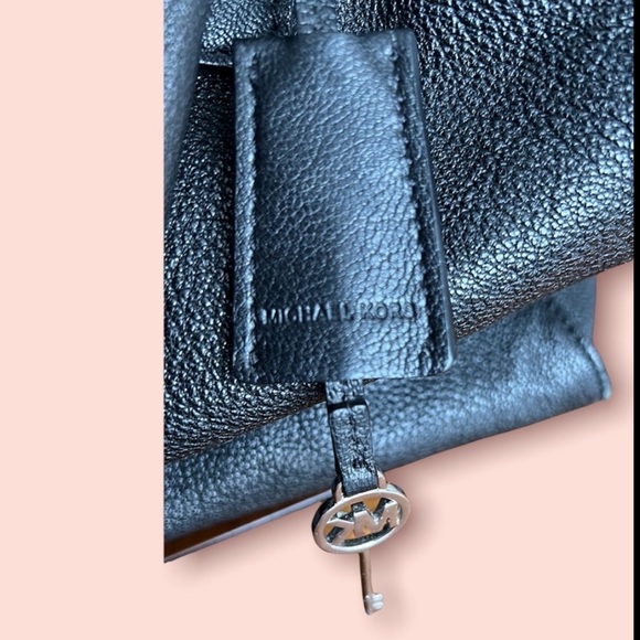 MICHAEL KORS black leather bag. - Picture 5 of 11